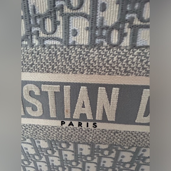 Authentic EUC Dior Ecru and Gray Oblique Book Tote Large. RT $3,750 - Picture 6 of 12